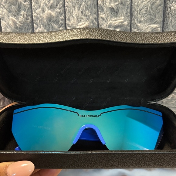 Balenciaga Vibrant Blue Eyewear - Picture 8 of 9